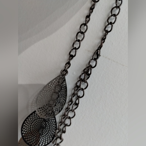 Neclace - Picture 3 of 3